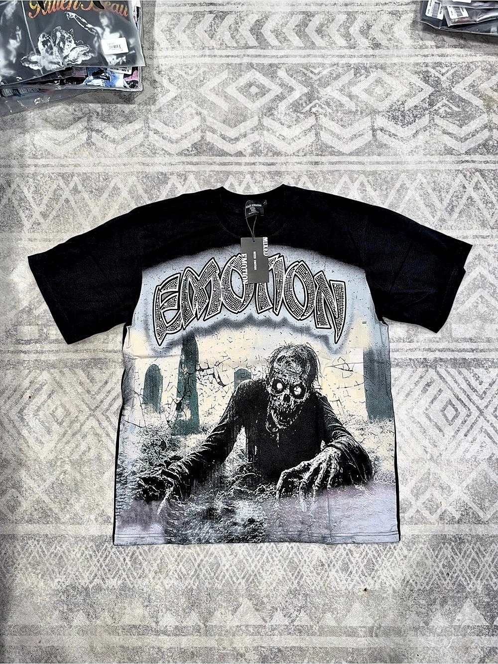 Mixed Emotions Graphic Short Sleeve Tee NWT in Black & Gray